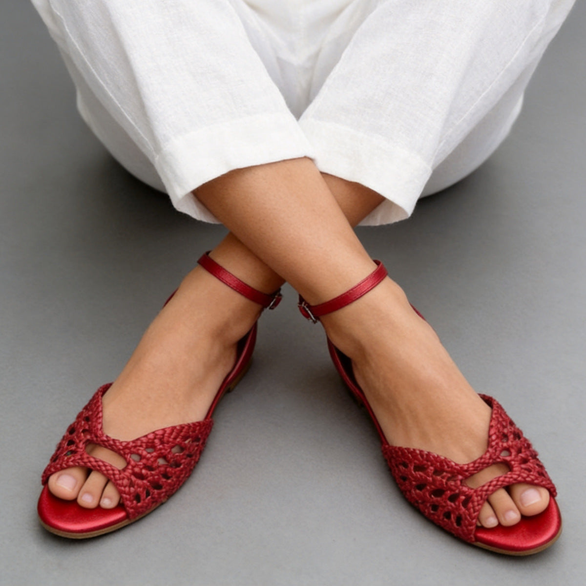 Artistic retro woven hollow flat bottomed women's summer French one-piece buckle sandals