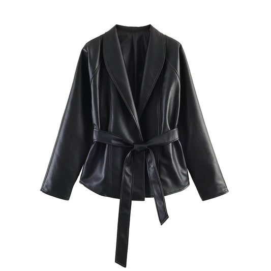 Commuting style with belt and leather jacket